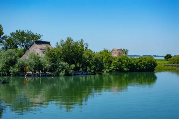 Casa en el pueblo pesquero de Lignano, Italia . — Foto de Stock