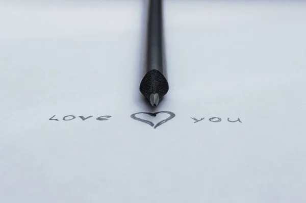 Pada Selembar Kertas Putih Dengan Pensil Tertulis Love You Close — Stok Foto