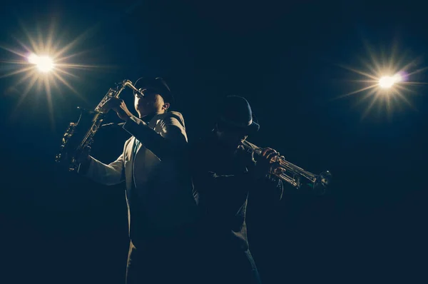 Musician Duo Band Playing Trumpet Spot Light Lens Flare Stage — Stock Photo, Image