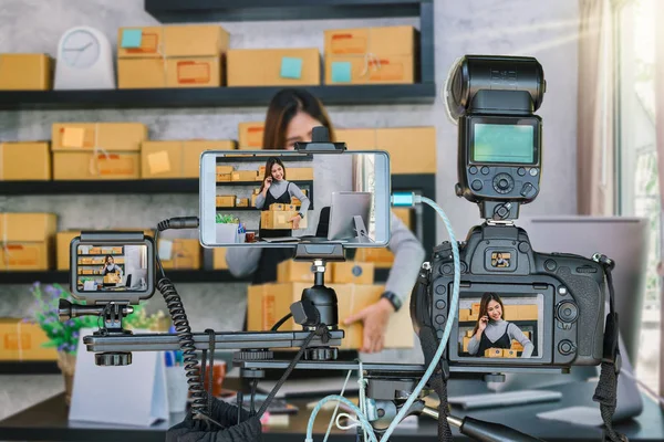 Conjunto Profissional Câmera Com Telefone Celular Inteligente Câmera Ação Tripé — Fotografia de Stock