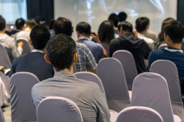 Closeup bazı katılımcı soyut üzerinde bulanık konferans salonu veya Seminer Oda arka plan fotoğrafı