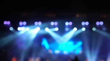 Sahne ışıkları altında konferans salonu, seminer ve parti çevre kavramı soyut bulanık fotoğraf