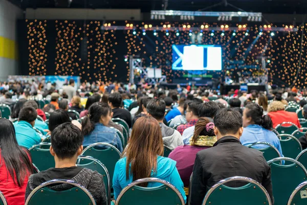 Rückansicht Des Publikums Konferenzsaal Oder Bei Seminarsitzungen Die Redner Auf — Stockfoto