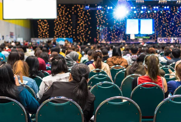 Visão Traseira Público Sala Conferências Reunião Seminário Que Têm Palestrantes — Fotografia de Stock