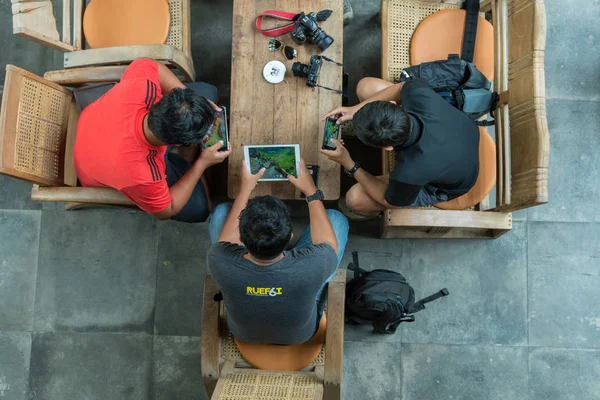 Chiangmai Tayland Mart 2018 Üstten Görünüm Tanımlanmamış Erkeklerin Ipad Iphone — Stok fotoğraf