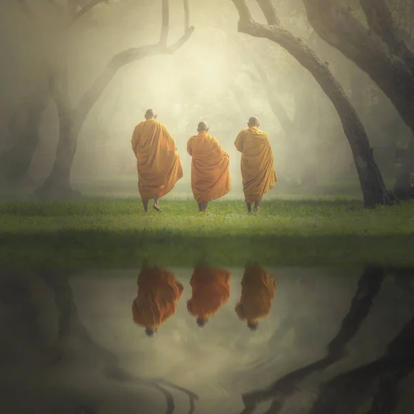 Fantastic Scene Asian Three Monks Hiking Reflection Lake Deep Forest — Stock Photo, Image
