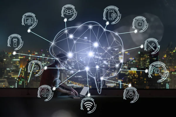 Bir yapay zeka poligonal beyin şekille akıllı şehir şeyler teknoloji Internet üzerinde işadamı cityscape arka plan, AI ve iş çok kavramı ile dizüstü bilgisayar kullanarak çeşitli simge