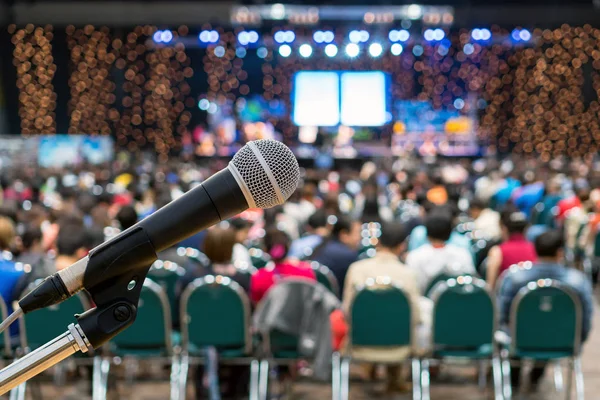 Microphone Sur Photo Floue Abstraite Salle Conférence Salle Séminaire Arrière — Photo