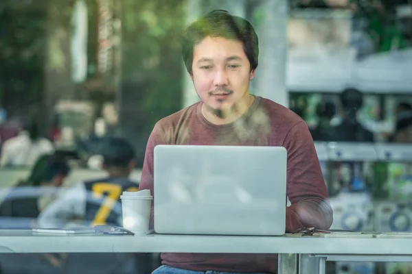 Портрет Азіатських Бізнесмен Випадковий Масті Використовуючи Технологію Ноутбук Роботи Щастя — стокове фото