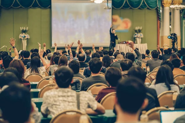 Rear View Audience Showing Hand Answer Question Speaker Stage Conference — Stock Photo, Image