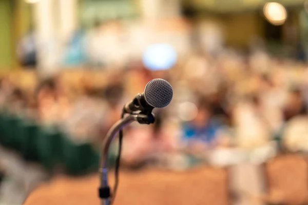 Microphone Sur Photo Floue Abstraite Salle Conférence Séminaire Avec Contexte — Photo