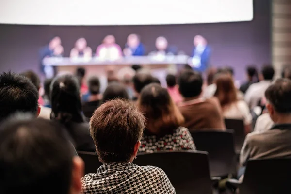 Pohled Zezadu Publikum Konferenční Sál Nebo Seminář Setkání Které Mají — Stock fotografie