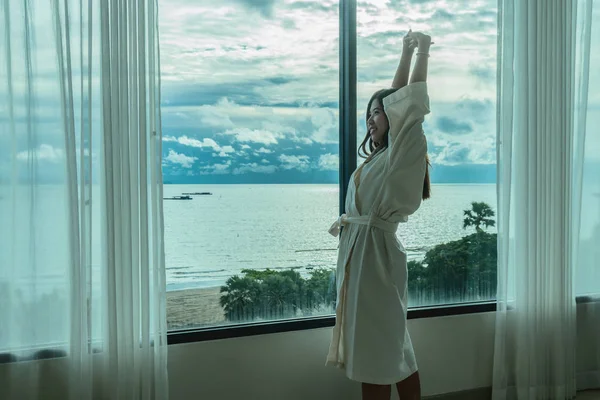 Asian Woman Bathrobe Suit Stretch Oneself Sightseeing Sea Beach Waking — Stock Photo, Image