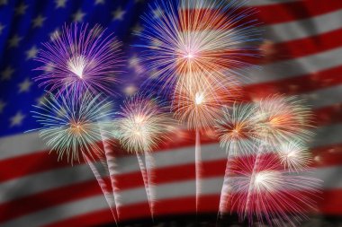 Çok renkli havai fişek kutlama Amerika ABD bayrağı arka plan, Bağımsızlık günü kavramı Birleşik Devlet üzerinde
