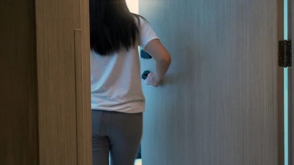 Motion Blurred Scene Hand Woman Open Door Her Hotel Room — Stock Photo, Image