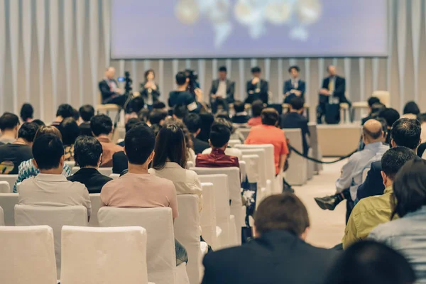 Rückansicht Des Publikums Konferenzsaal Oder Bei Seminarsitzungen Die Redner Auf — Stockfoto