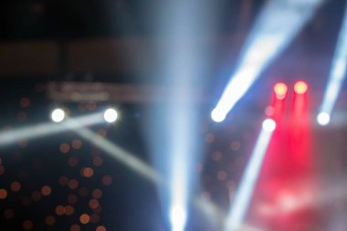 Sahne ışıkları altında konferans salonu, seminer ve parti çevre kavramı soyut bulanık fotoğraf