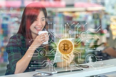 Closeup Asya işkadını el Fintech bağlantı hologram alanı, blockchain ve bitcoin kavramı ortak çalışma İşyerinde soyut fotoğraf üzerinde Bitcoins mockup ile teknoloji tablet kullanma