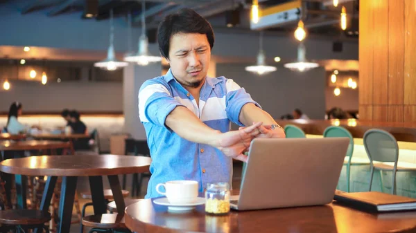 Hombre Negocios Asiático Traje Casual Trabajo Que Tienen Síntoma Dolor — Foto de Stock