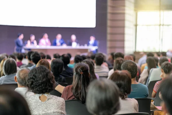 Achteraanzicht Van Het Publiek Conferentie Zaal Seminar Vergadering Hebben Sprekers — Stockfoto