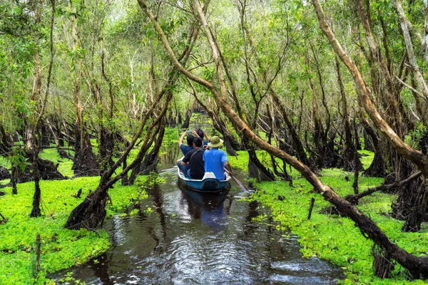 Cestovatel Okružní Nad Tradiční Lodí Tra Lesa Mekong Delta Cestování — Stock fotografie