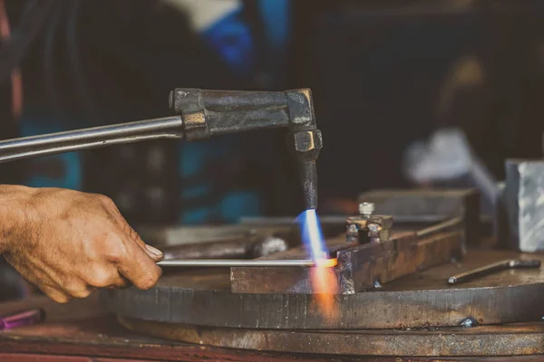 Closeup Machinist Hand Bending Steel Torch Metalworking Factory Lathe Grinding — Stock Photo, Image