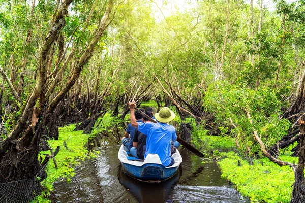 Viajante Passear Sobre Barco Tradicional Tra Floresta Mekong Delta Viagem — Fotografia de Stock