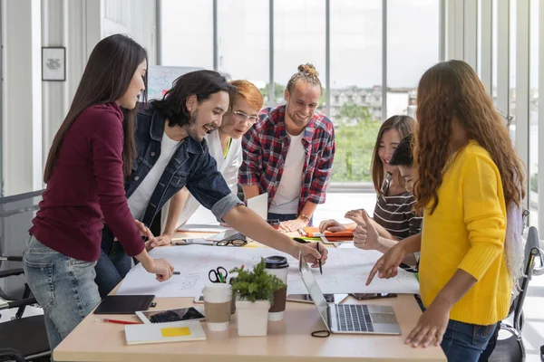 Groep Van Aziatische Multi Etnische Zakelijke Mensen Met Casual Pak — Stockfoto