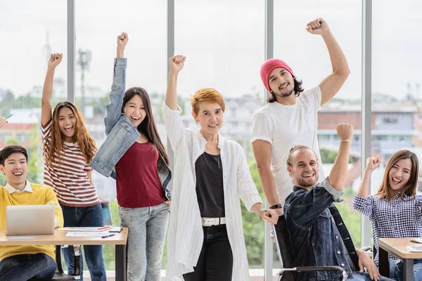 Grupo Retratos Personas Negocios Asiáticos Multiétnicos Con Traje Casual Acción —  Fotos de Stock