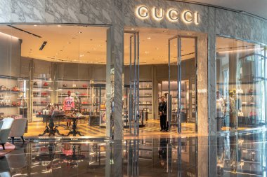 Bangkok, Tayland - Kasım 2018: Gucci mağazaları bir makyaj Iconsiam alışveriş merkezinde 14 Kasım 2018 üzerinde bangkok, Tayland alma. Iconsiam zaten açık 9 Kasım 2018