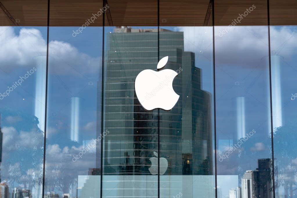 BANGKOK, THAILAND - NOVEMBER 2018 : Closeup Apple logo In front of Apple store with reflection glassed at the iconsiam on November 11, 2018 in bangkok, Thailand, Apple already launch its first Thai store at IconSiam.