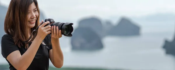 Banner Retrato Fotógrafo Turista Sobre Paisaje Fantástico Samed Nang Chee —  Fotos de Stock