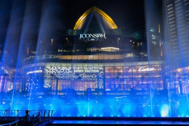 Bangkok - Jan, 2019: Tanımsız dans çeşme Haritayı ikonik Multimedya su özellikleri mağazasında iconsiam Bakanlığı 31 Ocak 2019 Bangkok, Tayland. 