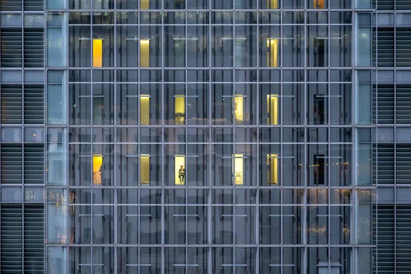 従業員の作業 日本のある建物 Offfce の対称性 — ストック写真