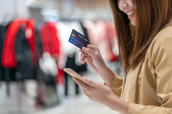 Closeup Asian Woman Using Credit Card Mobile Online Shopping Department — Stock Photo, Image