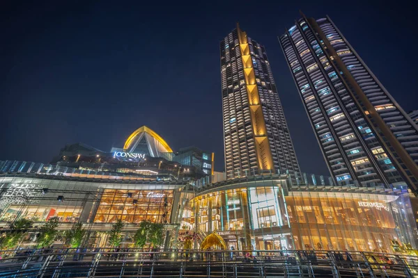 バンコク タイ王国 2019年 Iconsiam デパートと 2018 日タイ バンコクでの夜の時間でモクレン ウォーター フロントの住宅 — ストック写真