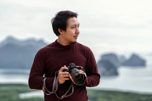 Retrato Fotógrafo Turista Sobre Paisagem Fantástica Samed Nang Chee Ponto — Fotografia de Stock