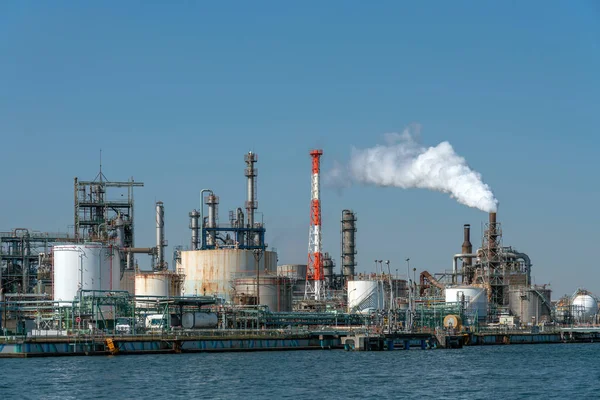 Cena Refinaria Petróleo Zona Industial Lado Rio Hora Trabalho Que — Fotografia de Stock