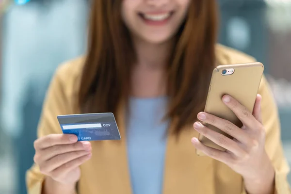 Closeup Asian Woman Using Credit Card Mobile Online Shopping Department — Stock Photo, Image