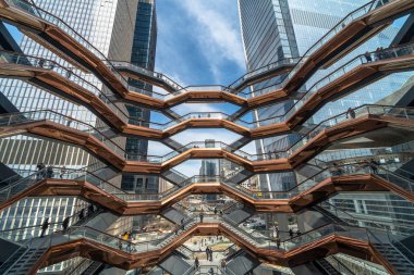 New York, ABD-Nisan 2019: tanımlanmamış çeşitli turistler 2 Nisan 2019, ABD 'de New York 'un yeni dönüm noktası ziyaret ediyor. Gemi bir kamu yapısı ve 15 Mart 2019 tarihinde açıldı