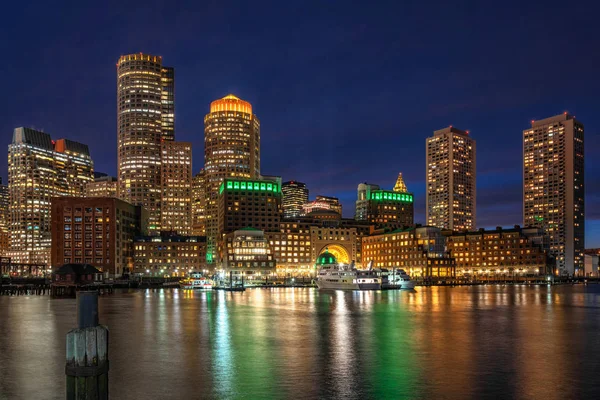 Scenérie Bostonské Panorama Větrného Mola Fantastickém Soumraku Hladkou Vodou Massachusetts — Stock fotografie