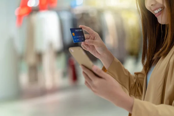 Closeup Asian Woman Using Credit Card Mobile Online Shopping Department — Stock Photo, Image