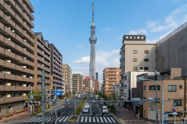 2019年2月 東京スカイツリーは 2019年2月20日のラッシュアワーで様々な建築都市景観と交通道路交差点を見つけます — ストック写真