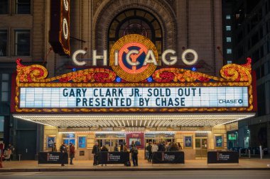 Chicago, Illinois, ABD-Mart 2019: Chicago tiyatrosu 'nda 16 Mart 2019 Chicago 'da State Street, Illinois. 1921 yılında inşa edilen Chicago Theatre tiyatroların amiral gemisi oldu