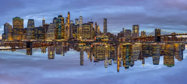 Scena Panoramica New York Cityscape Con Brooklyn Bridge Accanto Fiume — Foto Stock