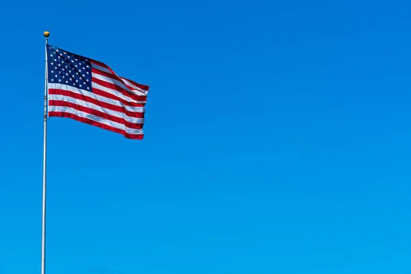 Flagstaff Stanów Zjednoczonych Ameryki Tle Błękitnego Nieba — Zdjęcie stockowe
