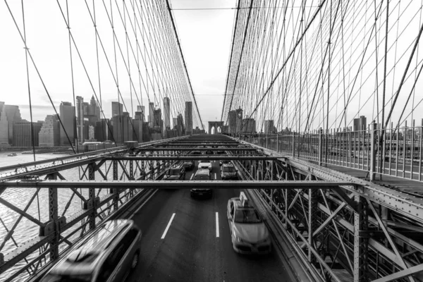 Tráfego Hora Ponta Após Dia Trabalho Ponte Brooklyn Sobre Fundo — Fotografia de Stock