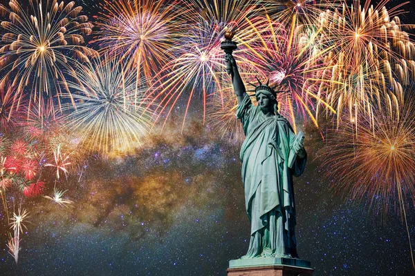 Statue Liberty Multicolor Fireworks Celebrate Milky Way Background 4Th July — Stock Photo, Image