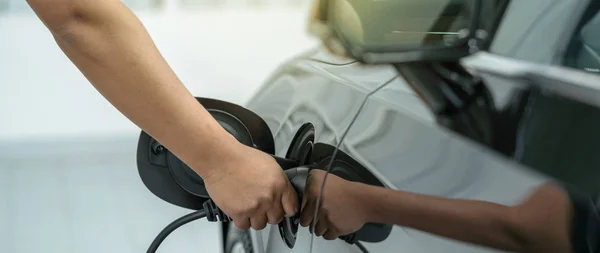 Banner Und Cover Szene Der Nahaufnahme Hand Laden Des Autos — Stockfoto