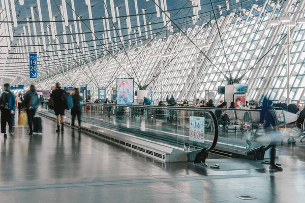 Szanghaj Chiny Mar 2019 Nierozpoznawalny Tłum Pasażerski Turystyczny Chodzenie Chodniku — Zdjęcie stockowe